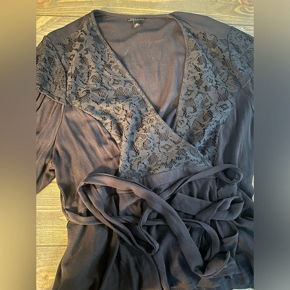 Torrid Black Crinkle Gauze Lace Wrap Top – Size 2 (2X) – Surplice - Picture 4 of 5